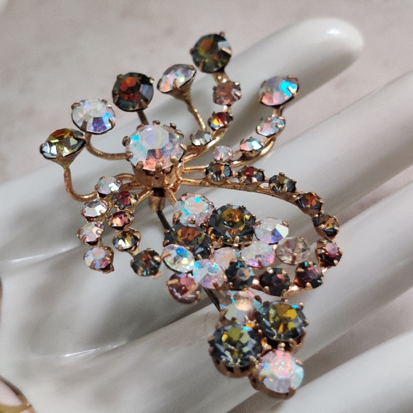 Vintage Austrian Crystals Brooch - Picture 10 of 12